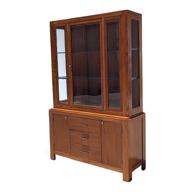 Vintage Bernhardt Oak Glass Display Hutch Cabinet With Light, 1980s, Traditional For Sale