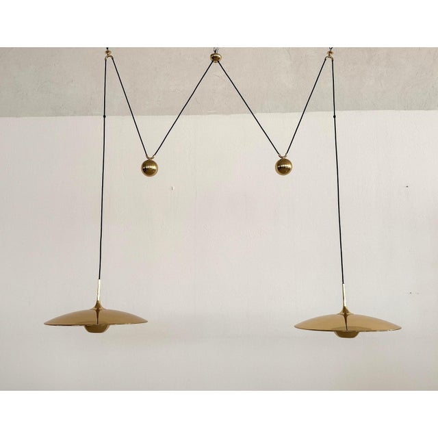 Hollywood Regency Onos 55 Double Pull Brass Pendant with Counter Weights by Florian Schulz, 1970s For Sale - Image 3 of 15
