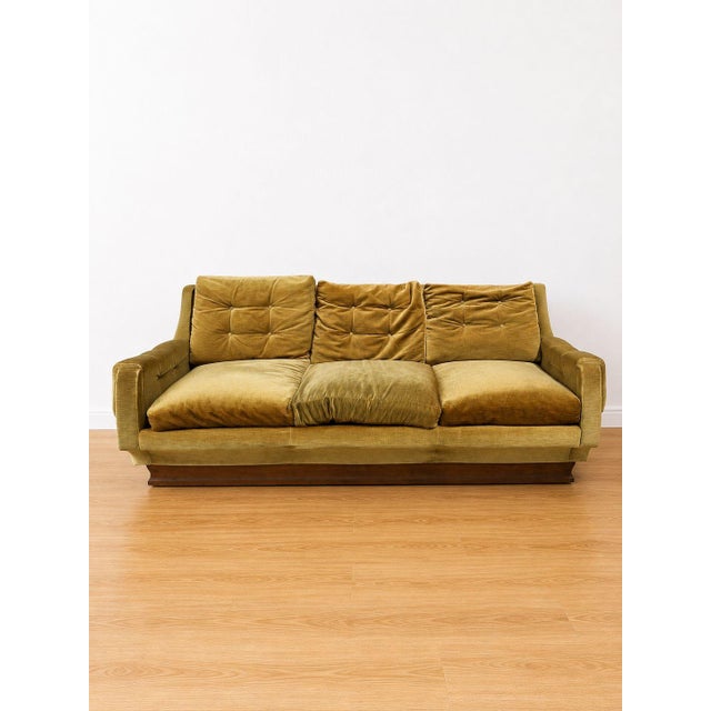Mid-Century Modern Vintage Green Velvet and Wood Sofa, 1950s For Sale - Image 3 of 7