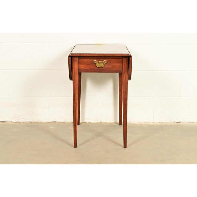 A gorgeous Georgian or Regency style Pembroke nightstand, tea table, or side table By Henkel Harris USA, Circa 1980s Solid...