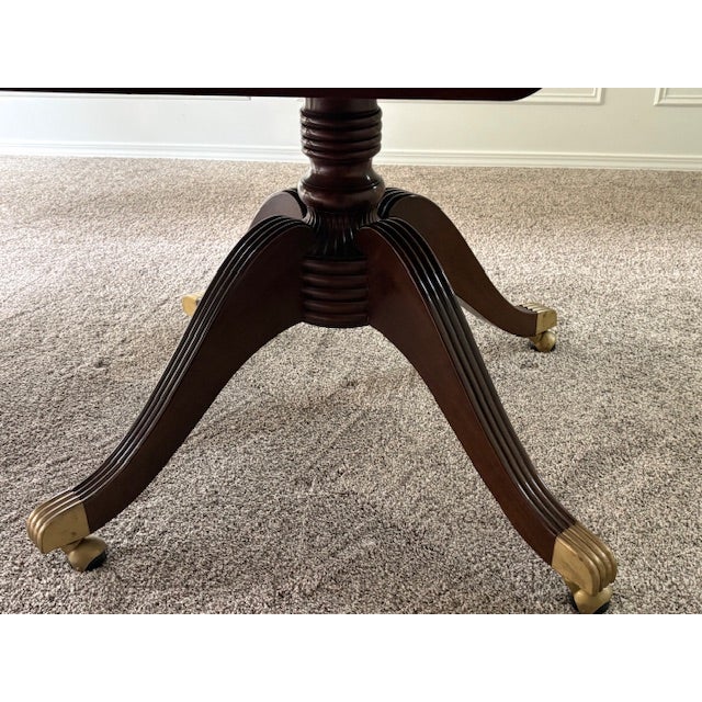 Hepplewhite 1980s Attributed to George Hepplewhite Rosewood Dining Table With 3 Extension Leaves For Sale - Image 3 of 6