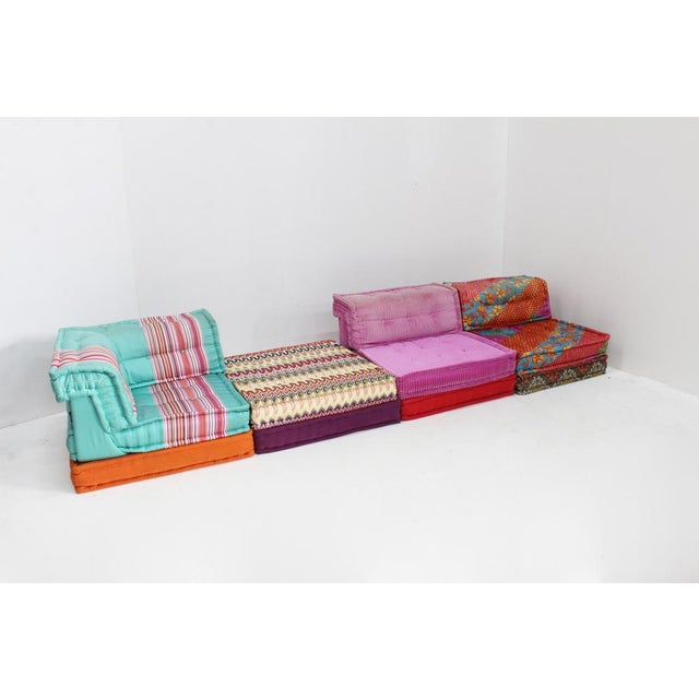 Roche Bobois Mah jong modular sofa consiting of 11 pieces designed in 1971 by Hans Hopfer. High quality fabric, beautiful...