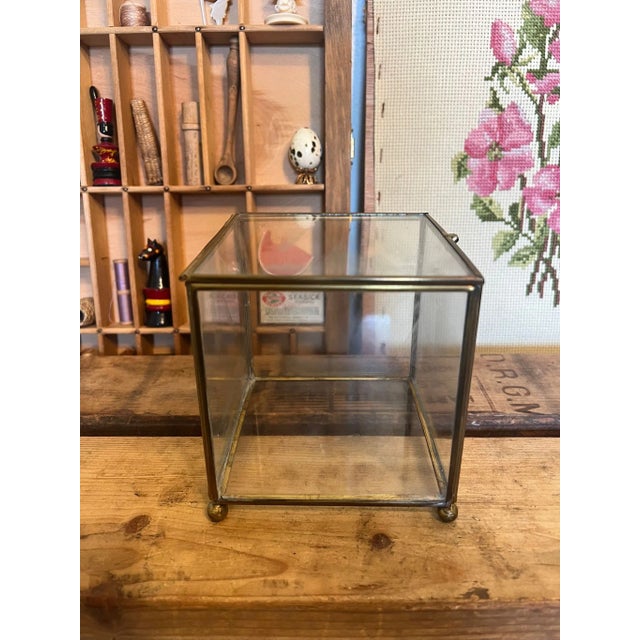 Mid-Century Modern 1970s Vintage Footed Brass Metal Glass Trinket Jewelry Box For Sale - Image 3 of 7