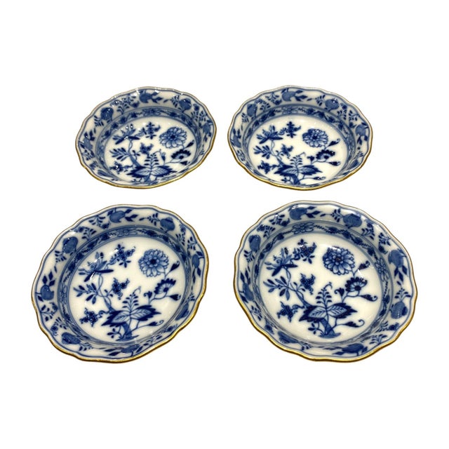 Ceramic Early 20th Century Meissen "Blue Onion" With Gold Trim Small Bowls - Set of 4 For Sale - Image 7 of 11