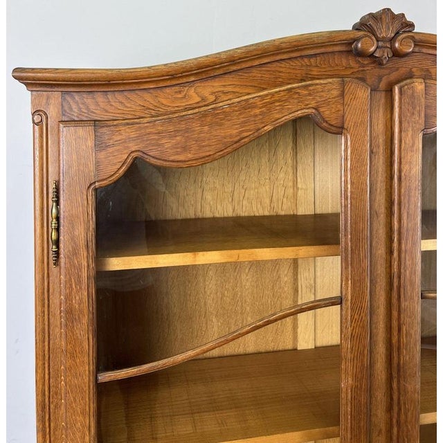 Vintage French Louis XIV Style Display Cabinet in Oak For Sale - Image 5 of 11
