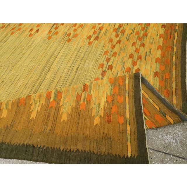 Textile Galerie Shabab Collection Mid-20th Century Vintage Swedish Scandinavian Flatweave Kilim Room Size Carpet For Sale - Image 7 of 8