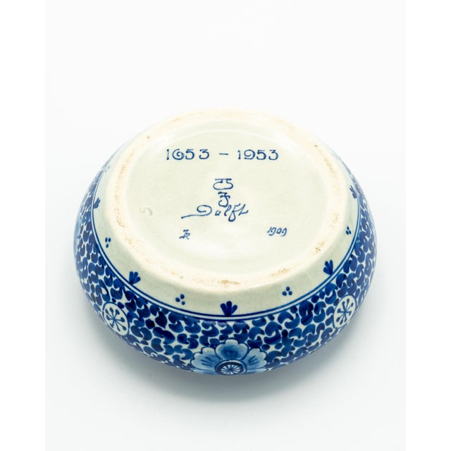 Royal Delft 300th Anniversary Commemorative Bonbonnière, 1953, Hand-Painted For Sale - Image 6 of 7
