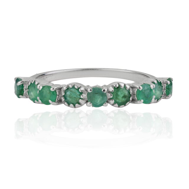 Contemporary Modern Belle Round Cut Natural Emerald Half Eternity Band Ring Size 7 For Sale - Image 3 of 14