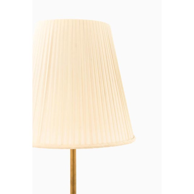 This rare floor lamp, model g-05, produced by bergboms in sweden during the 1950s, exemplifies the understated elegance...