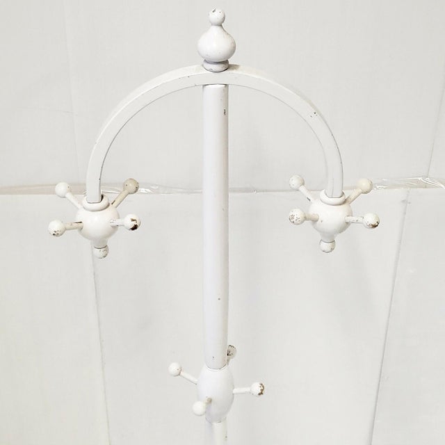 Mid-Century Modern Vintage Sputnik Coat Rack in White Lacquered Wood, 1950s For Sale - Image 3 of 9