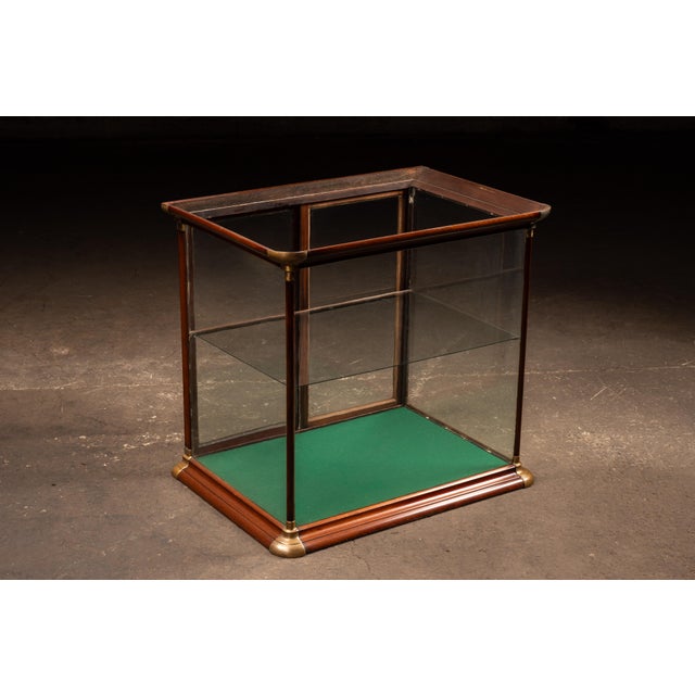 American Antique Mahogany & Brass Countertop Display Case With Wavy Glass For Sale - Image 3 of 11