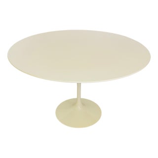 Table by Eero Saarinen for Knoll International, 1990s For Sale