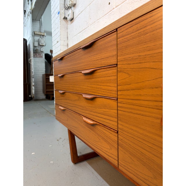 Mid 20th Century Teak Server by Europa For Sale - Image 4 of 17