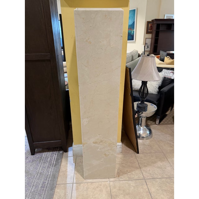 Elevate your finest artwork, sculptures, or floral arrangements with this striking, minimalist column pedestal. Crafted...