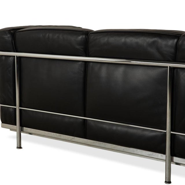Animal Skin LC 2 3-Seater and 2-Seater Sofas in Black Leather by Le Corbusier for Cassina, Set of 2 For Sale - Image 7 of 18