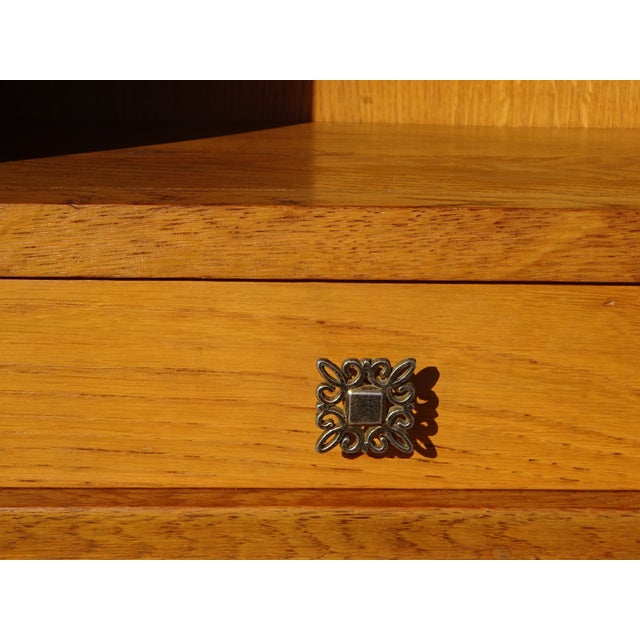 Vintage Bedside Table in Light Oak with Splayed Legs and Black Glass Top, 1960s For Sale - Image 10 of 18