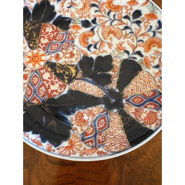 Antique Japanese Hand Painted Imari Plate, 1860s For Sale - Image 3 of 10