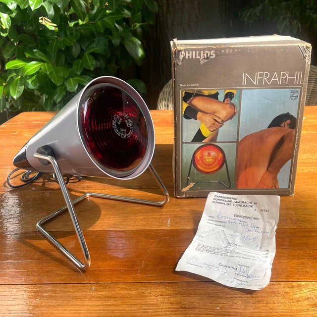 Vintage 1975 time capsule Philips Infraphil HP 3608 red light therapy lamp. The lamp is the perfect collector's items for...