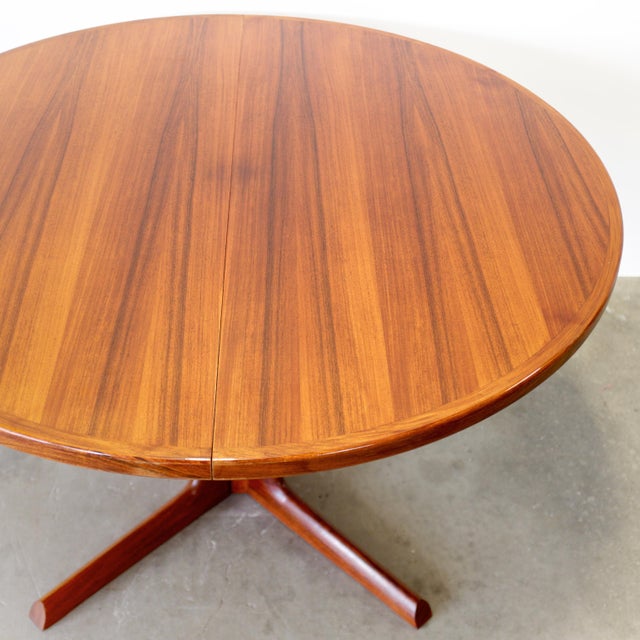 Wood 1950s Danish Rosewood Dining Table W/ 2 Leaves For Sale - Image 7 of 18