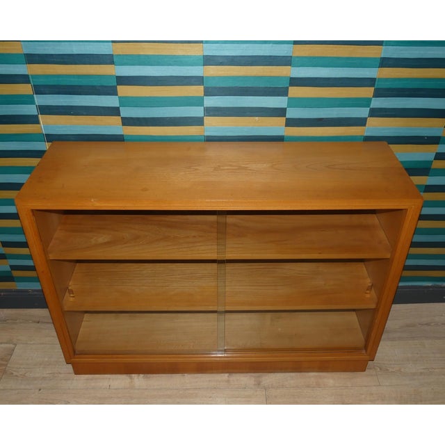 Mid-Century Modern Display Cabinet in Elm and Glass, 1960s For Sale - Image 3 of 16