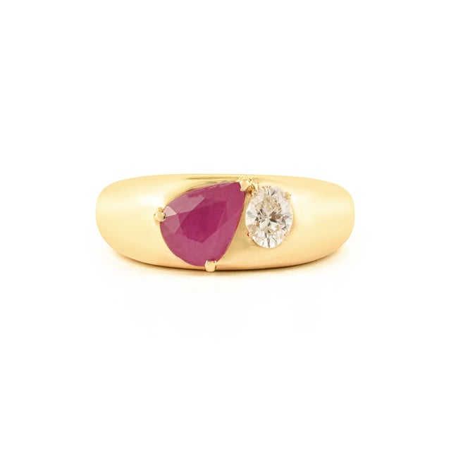 Bombe Style 1.20ct Ruby and Diamond Toi Et Moi 14k Gold Ring Size 6 For Sale - Image 4 of 17