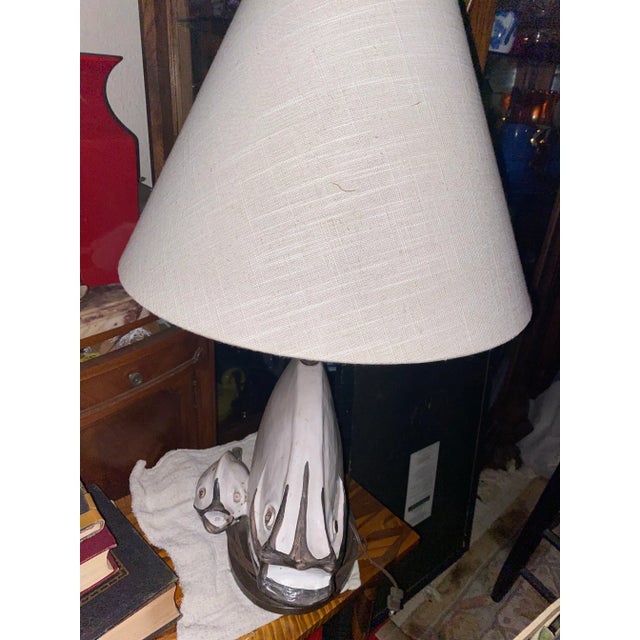 MCM Table Lamp . Ivo De Santis Gli Etruschi Table Lamp . Ivo De Santis Gli Etruschi Mid-Century Italian Ceramic Fish Group Table Lamp For Sale - Image 4 of 12