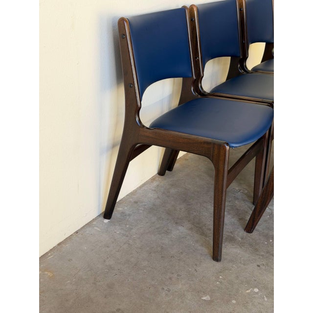 Mid 20th Century Set of 5 in Style of Johannes Andersen Danish Teak Dining Chairs – Mid Century Modern Sculptural Side Chairs For Sale - Image 5 of 10