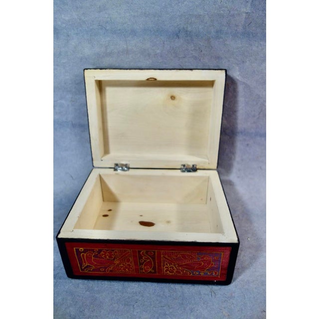 Vintage Olinala Handcarved, -Painted Lacquered Red Box For Sale In Minneapolis - Image 6 of 8