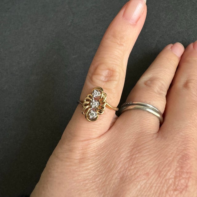 Vintage 14k Gold & Diamond Ring Swirled Freeform Cluster Three Stone Size 6.25 For Sale - Image 10 of 11