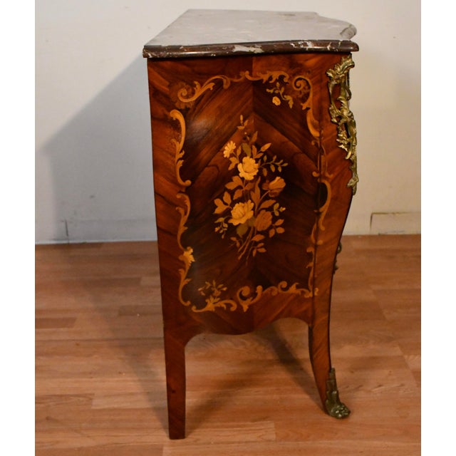 French 1890 Antique French Louis XV Rosewood Satin Wood Inlaid Marble Top Commode For Sale - Image 3 of 9