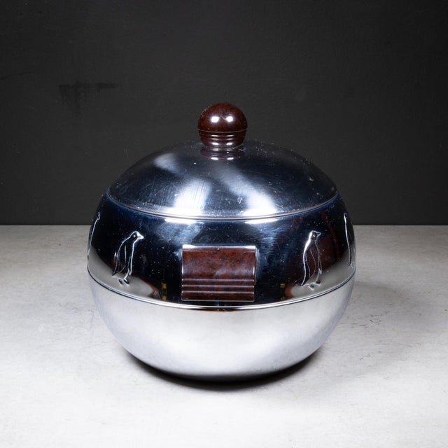 Mid-Century Penguin Ice Bucket With Bakelite Handles c.1960 For Sale In San Francisco - Image 6 of 9