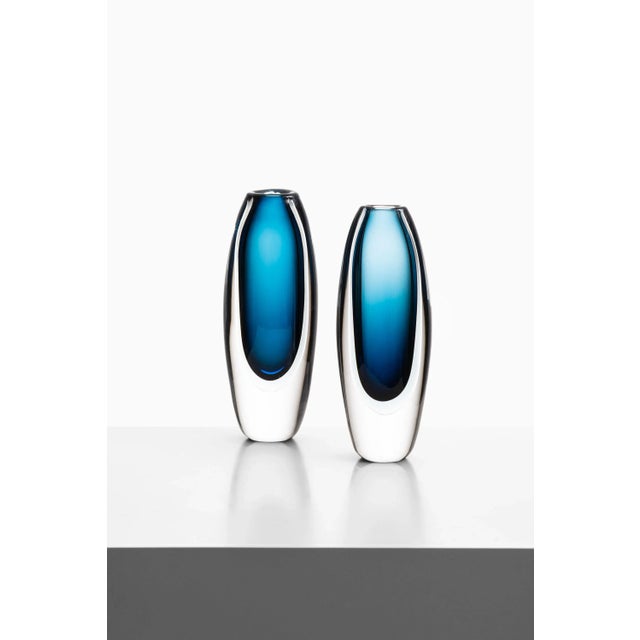 Vicke Lindstrand Scandinavian Modern Glass Vases by Vicke Lindstrand, 1960s, Set of 2 For Sale - Image 4 of 5