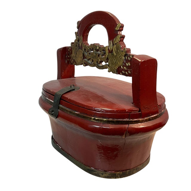 19th Century Traditional Chinese Red Lacquer and Gilt Gold Wooden Wedding Basket For Sale - Image 6 of 17