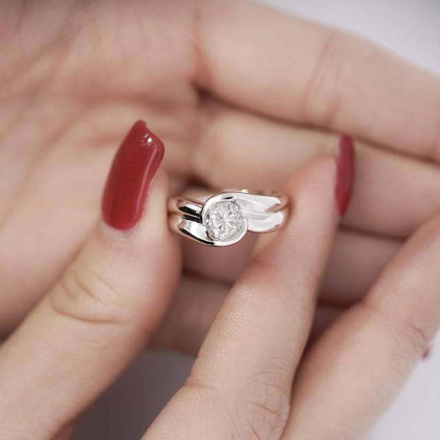 Egl Certified 1.01 Carat Round F-G/Si3 Diamond Platinum Bypass Engagement Ring Size 6.5 For Sale - Image 4 of 8