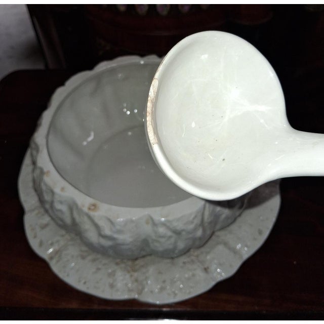Italian Trompe-l'Œil Pumpkin-Shaped Tureen Dimensions: Height: 27 cm Diameter: 40 cm A striking decorative tureen in...