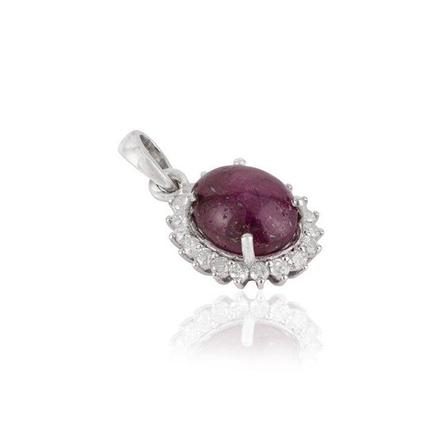 Contemporary Oval Star 7.71 Ct Ruby Solitaire Pendant With Diamond Halo in Center For Sale - Image 3 of 15