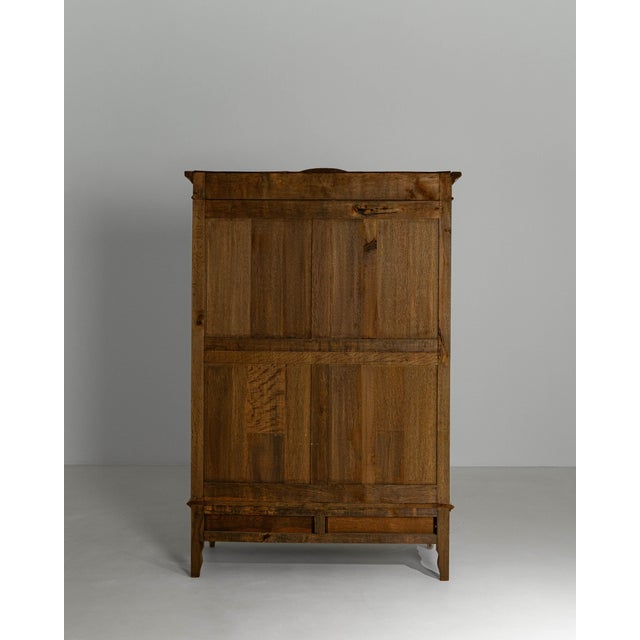 1900s French Louis XV Style Oak Vitrine With Mesh Screens For Sale - Image 14 of 18