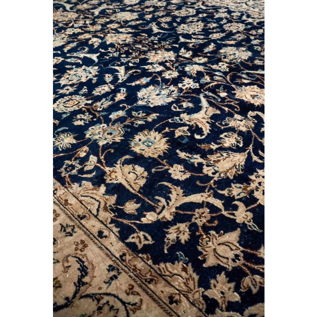 Middle Eastern Rug in Wool For Sale - Image 3 of 11