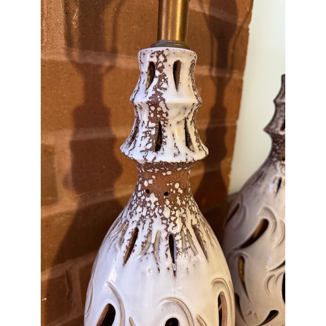 Pair of Vintage Mid-Century Modern Pierced Ceramic Table Lamps With White Lava Glaze and Walnut Bases For Sale - Image 4 of 9