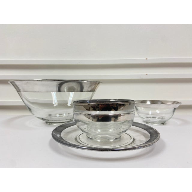 Dorothy Thorpe Mid-Century Dorothy Thorpe Silver Rim Bowl Set- 5 Pieces For Sale - Image 4 of 5