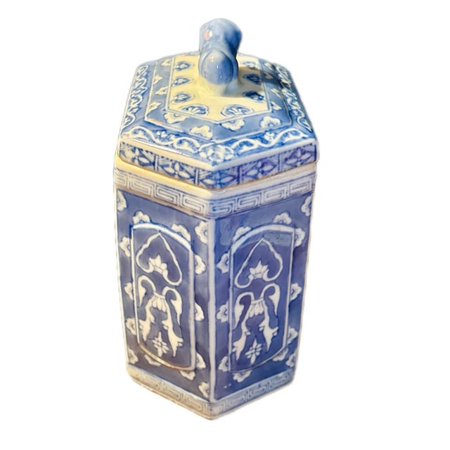 Chinese Antique Chinese Blue and White Tea Caddy For Sale - Image 3 of 11