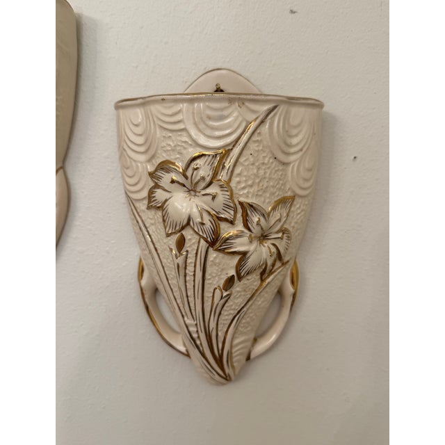 1930's Vintage Art Deco English Pottery Arthur Wood Floral Cream & Gold Wall Pockets, a Pair For Sale - Image 4 of 12