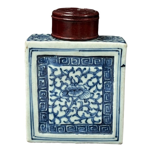 19th Century Chinese Art Blue and White Porcelain Tea Caddy With Wooden Cover For Sale