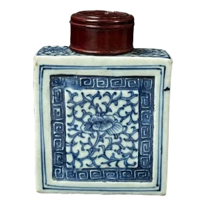 19th Century Chinese Art Blue and White Porcelain Tea Caddy With Wooden Cover