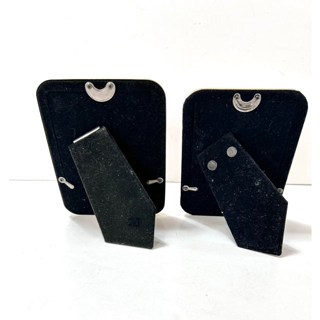 Vintage Rounded Brass Picture Frames – Polished Brass Desk Frames, Hollywood Regency Palm Beach Style (Pair) For Sale - Image 4 of 7