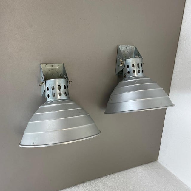 No. 2 Fotostudio Ceiling Lights from Zeiss Ikon, Germany, 1970s, Set of 2 For Sale - Image 3 of 18