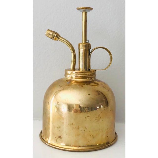 This pretty brass plant mister is perfect for all you plant lovers out there! It works like a charm and is easy to use.