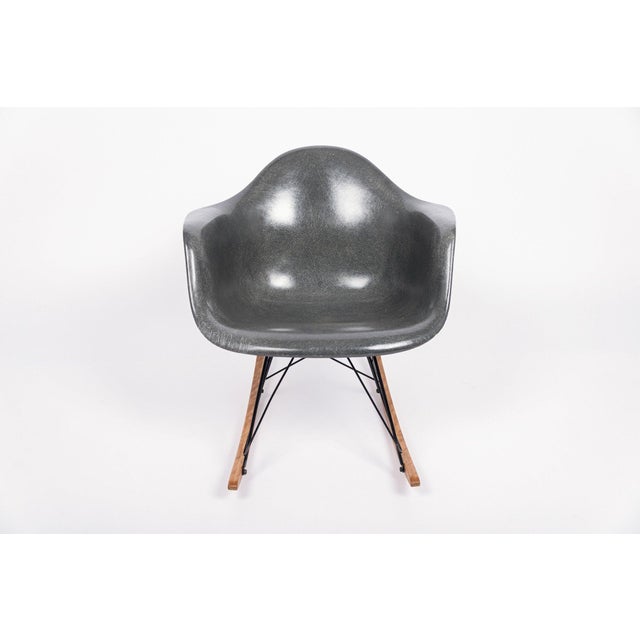 Mid-Century Modern 1959 Mid Century Rar Gray Rocking Chair by Eames for Herman Miller For Sale - Image 3 of 11