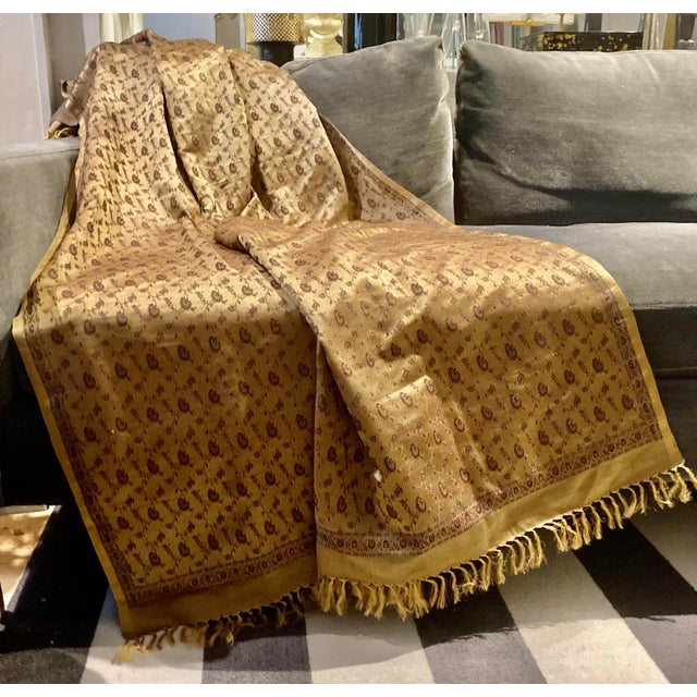 This Bronze Silk Foulard Jacquard Lt Wt Taffeta Decorative Throw is a luxurious and elegant addition to any home décor....
