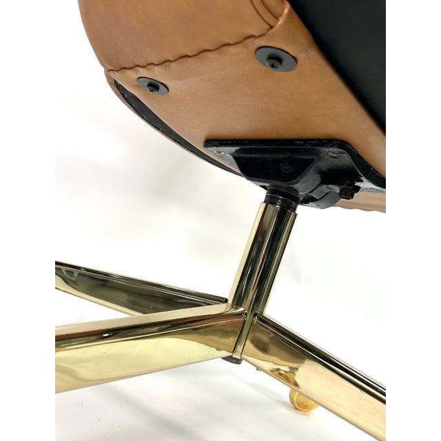 Metal Saarinen Executive Arm Chair in Saddle Leather, Swivel Base, 24k Gold Edition For Sale - Image 7 of 8